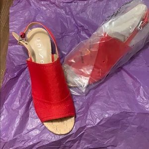 NWT Unisa cork heeled shoe